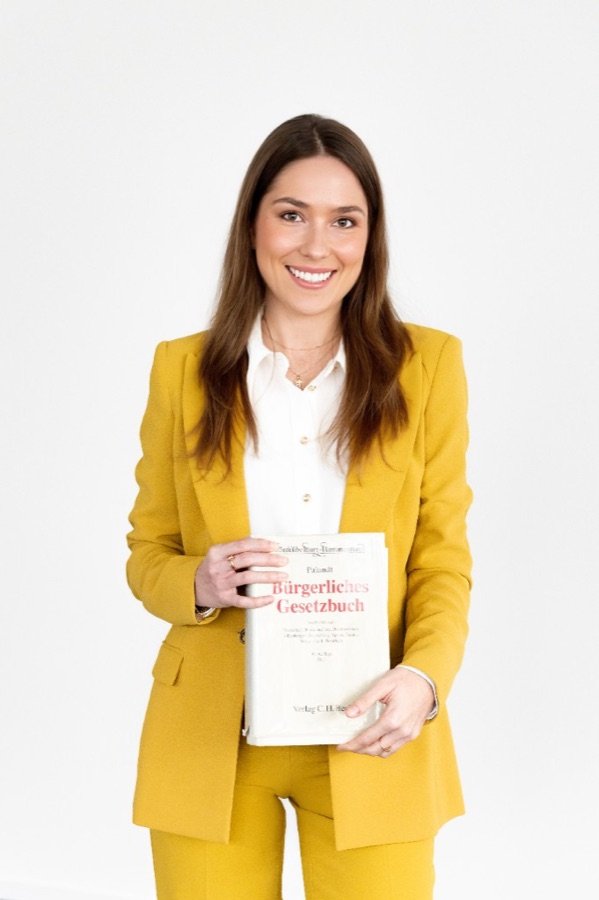Vanessa Stärk mit dem Palandt — Beck’scher Kurz-Kommentar zum BGB
